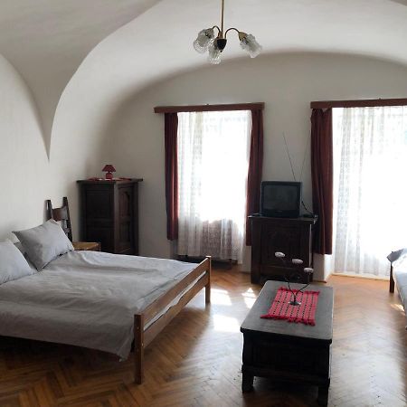 Apartman Becsi Utca ショプロン エクステリア 写真