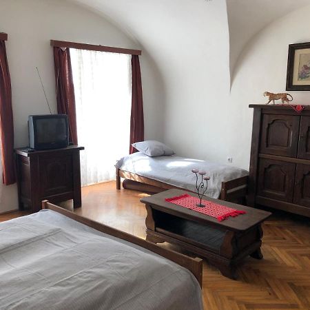 Apartman Becsi Utca ショプロン エクステリア 写真