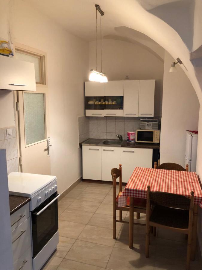 Apartman Becsi Utca ショプロン エクステリア 写真