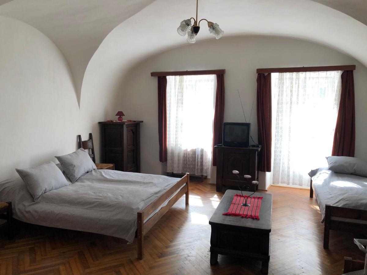 Apartman Becsi Utca ショプロン エクステリア 写真