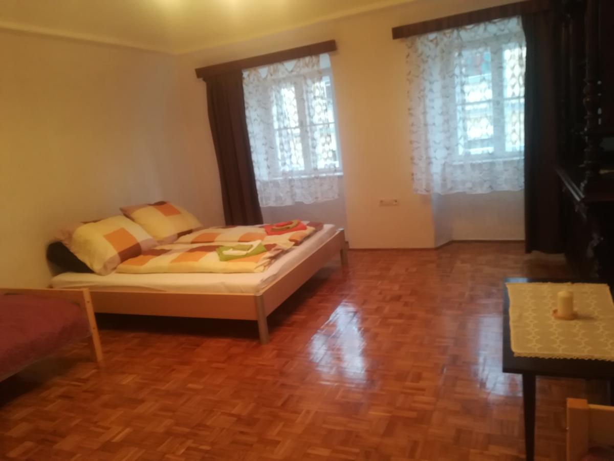 Apartman Becsi Utca ショプロン エクステリア 写真