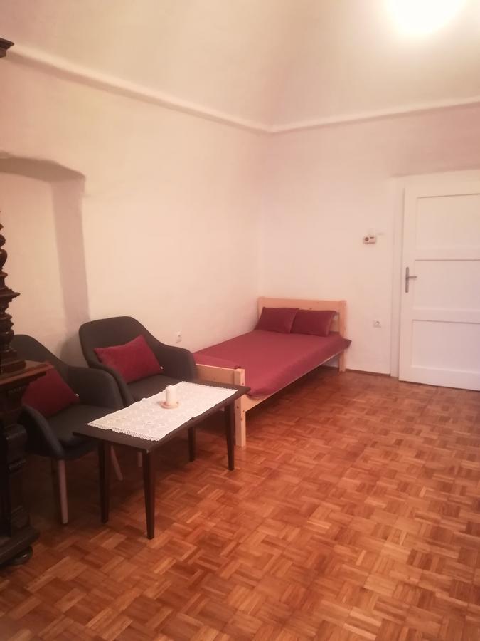 Apartman Becsi Utca ショプロン エクステリア 写真
